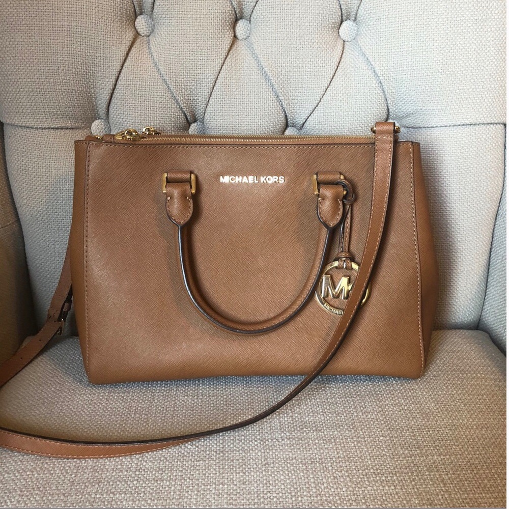 🎁Michael Kor beautiful style Sutton Mid Satchel Crossbody Purse